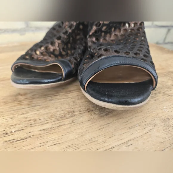 Bueno Peep Toe Heels - Picture 3 of 9